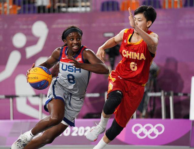 融于池畔，简于形制；瑞典高尔夫球场度假木屋设计（依水相融，形制极简：瑞典高尔夫球场度假木屋设计）