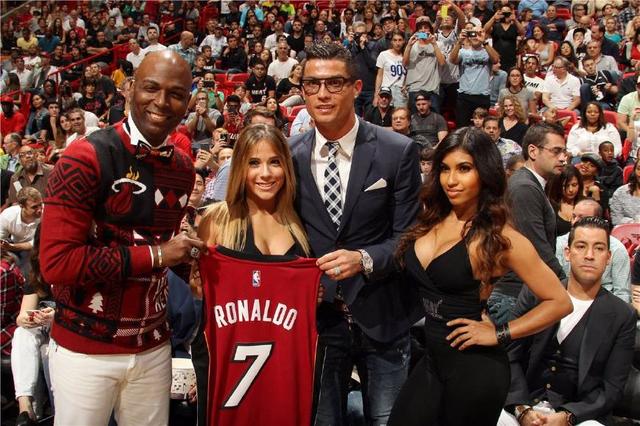 梅西世界杯夺冠后技术体能退化程度引关注（梅西世界杯封王后技术与体能下滑程度成焦点）