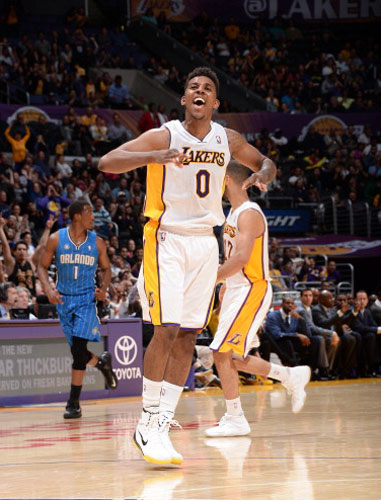 拜仁中场统治比赛（拜仁中场主宰全场）