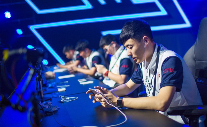 三分线外的 三分线外的